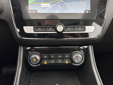 MG ZS EV Luxury 45 kWh {SOH-90%} (INCL-BTW) Aut. *PANO | LEATHER | CCS-FASTLOADER | KEYLESS | NAVI-FULLMAP | ADAPTIVE-CRUISE | CAMERA | HEATED-SPORTSEATS | CARPLAY | BLINDSPOT | DAB | LANE-ASSIST | 17''ALU*