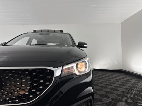 MG ZS EV Luxury 45 kWh {SOH-90%} (INCL-BTW) Aut. *PANO | LEATHER | CCS-FASTLOADER | KEYLESS | NAVI-FULLMAP | ADAPTIVE-CRUISE | CAMERA | HEATED-SPORTSEATS | CARPLAY | BLINDSPOT | DAB | LANE-ASSIST | 17''ALU*
