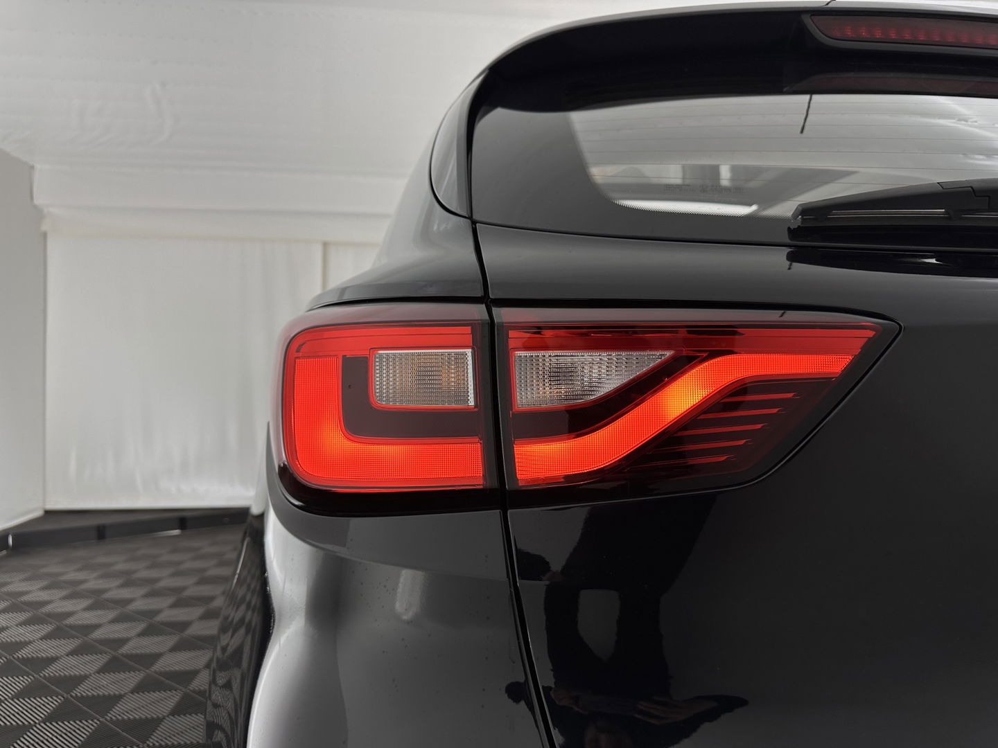 MG ZS EV Luxury 45 kWh {SOH-90%} (INCL-BTW) Aut. *PANO | LEATHER | CCS-FASTLOADER | KEYLESS | NAVI-FULLMAP | ADAPTIVE-CRUISE | CAMERA | HEATED-SPORTSEATS | CARPLAY | BLINDSPOT | DAB | LANE-ASSIST | 17''ALU*