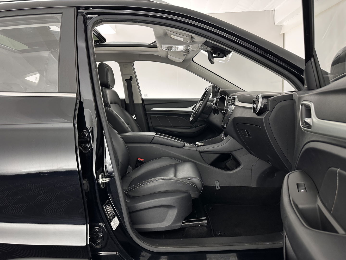 MG ZS EV Luxury 45 kWh {SOH-90%} (INCL-BTW) Aut. *PANO | LEATHER | CCS-FASTLOADER | KEYLESS | NAVI-FULLMAP | ADAPTIVE-CRUISE | CAMERA | HEATED-SPORTSEATS | CARPLAY | BLINDSPOT | DAB | LANE-ASSIST | 17''ALU*