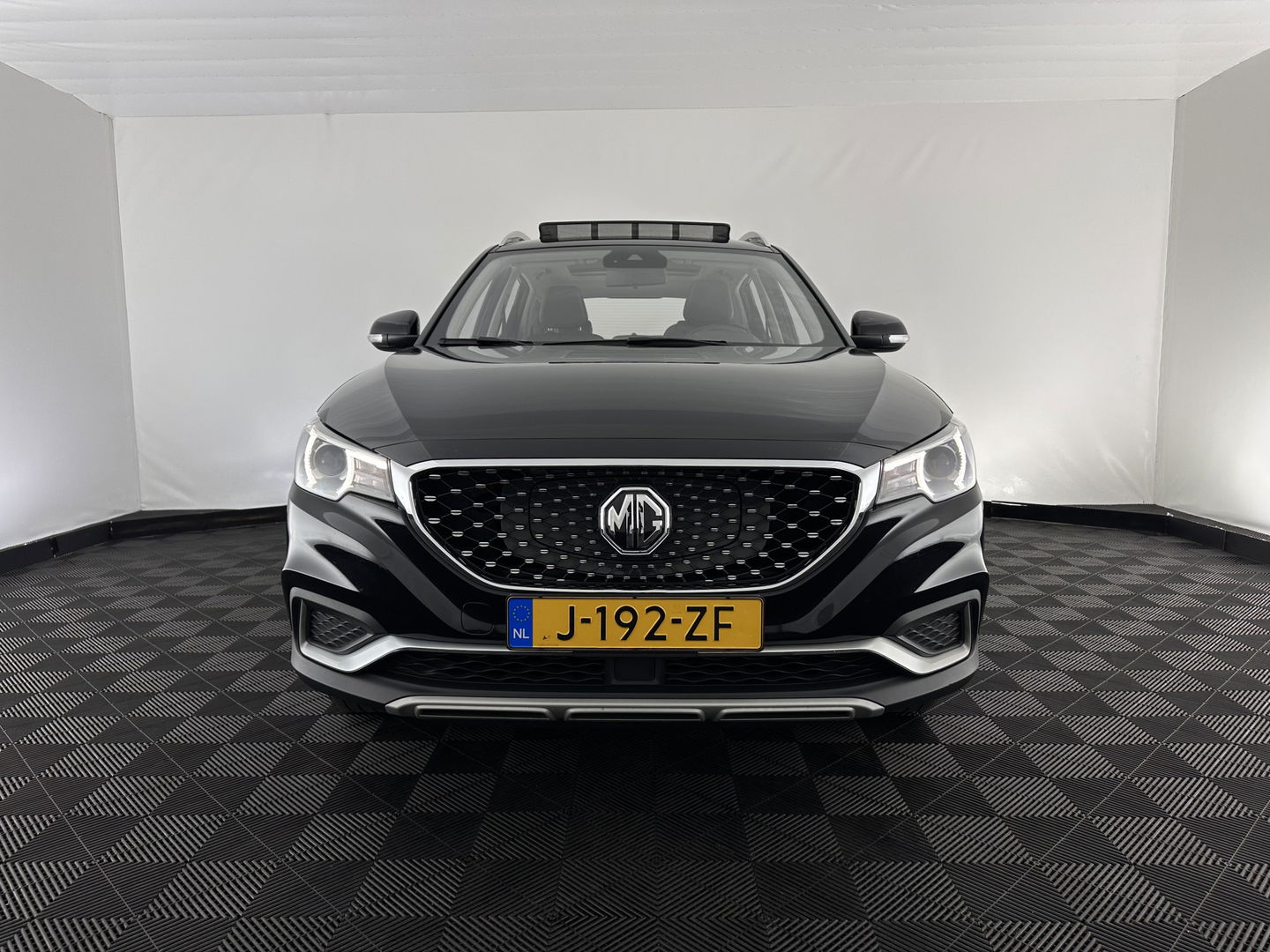 MG ZS EV Luxury 45 kWh {SOH-90%} (INCL-BTW) Aut. *PANO | LEATHER | CCS-FASTLOADER | KEYLESS | NAVI-FULLMAP | ADAPTIVE-CRUISE | CAMERA | HEATED-SPORTSEATS | CARPLAY | BLINDSPOT | DAB | LANE-ASSIST | 17''ALU*