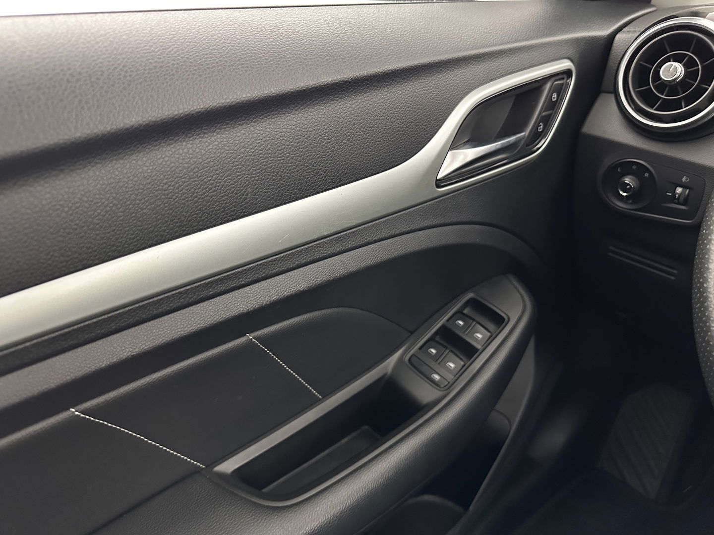 MG ZS EV Luxury 45 kWh {SOH-90%} (INCL-BTW) Aut. *PANO | LEATHER | CCS-FASTLOADER | KEYLESS | NAVI-FULLMAP | ADAPTIVE-CRUISE | CAMERA | HEATED-SPORTSEATS | CARPLAY | BLINDSPOT | DAB | LANE-ASSIST | 17''ALU*