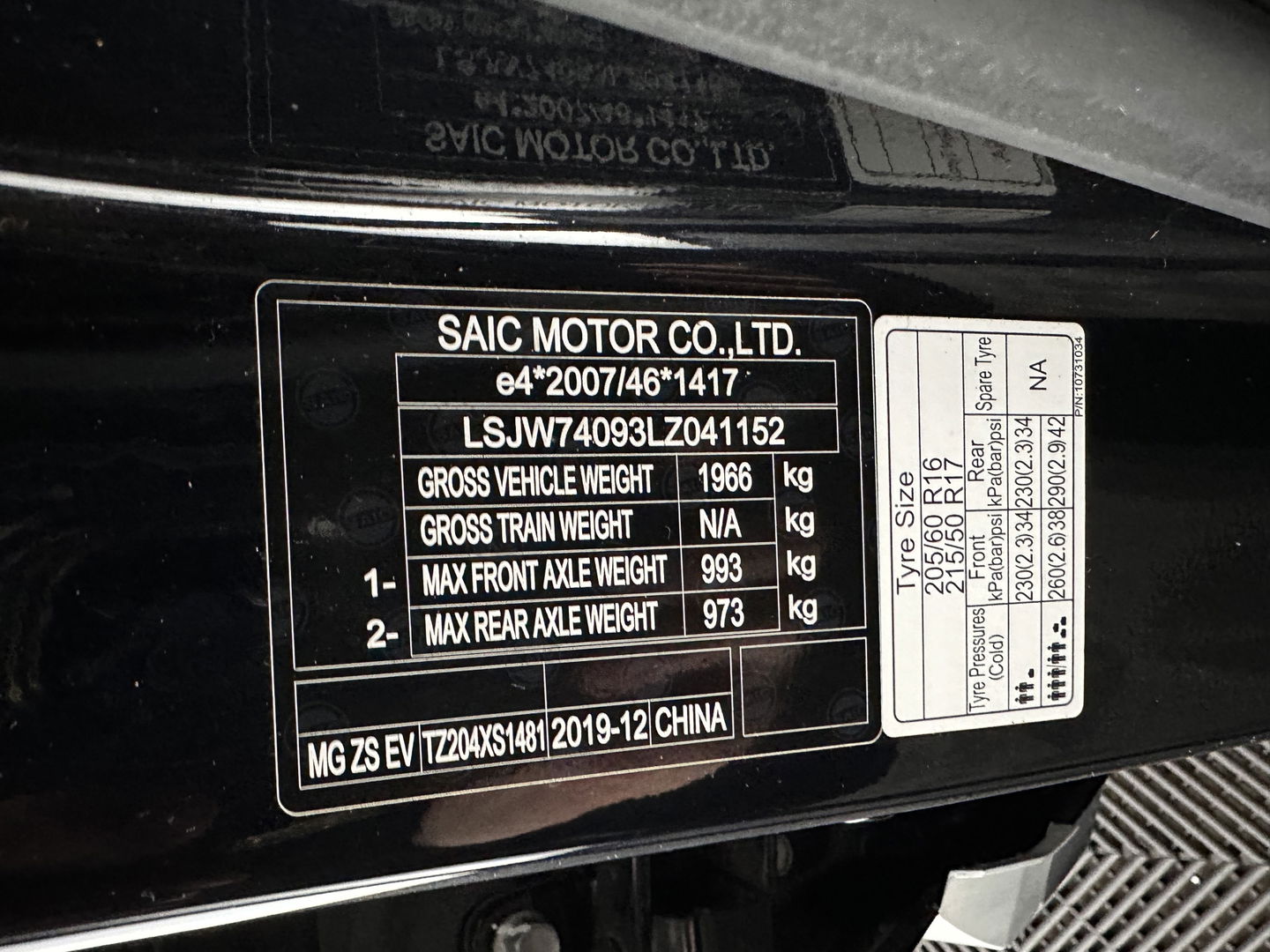 MG ZS EV Luxury 45 kWh {SOH-90%} (INCL-BTW) Aut. *PANO | LEATHER | CCS-FASTLOADER | KEYLESS | NAVI-FULLMAP | ADAPTIVE-CRUISE | CAMERA | HEATED-SPORTSEATS | CARPLAY | BLINDSPOT | DAB | LANE-ASSIST | 17''ALU*