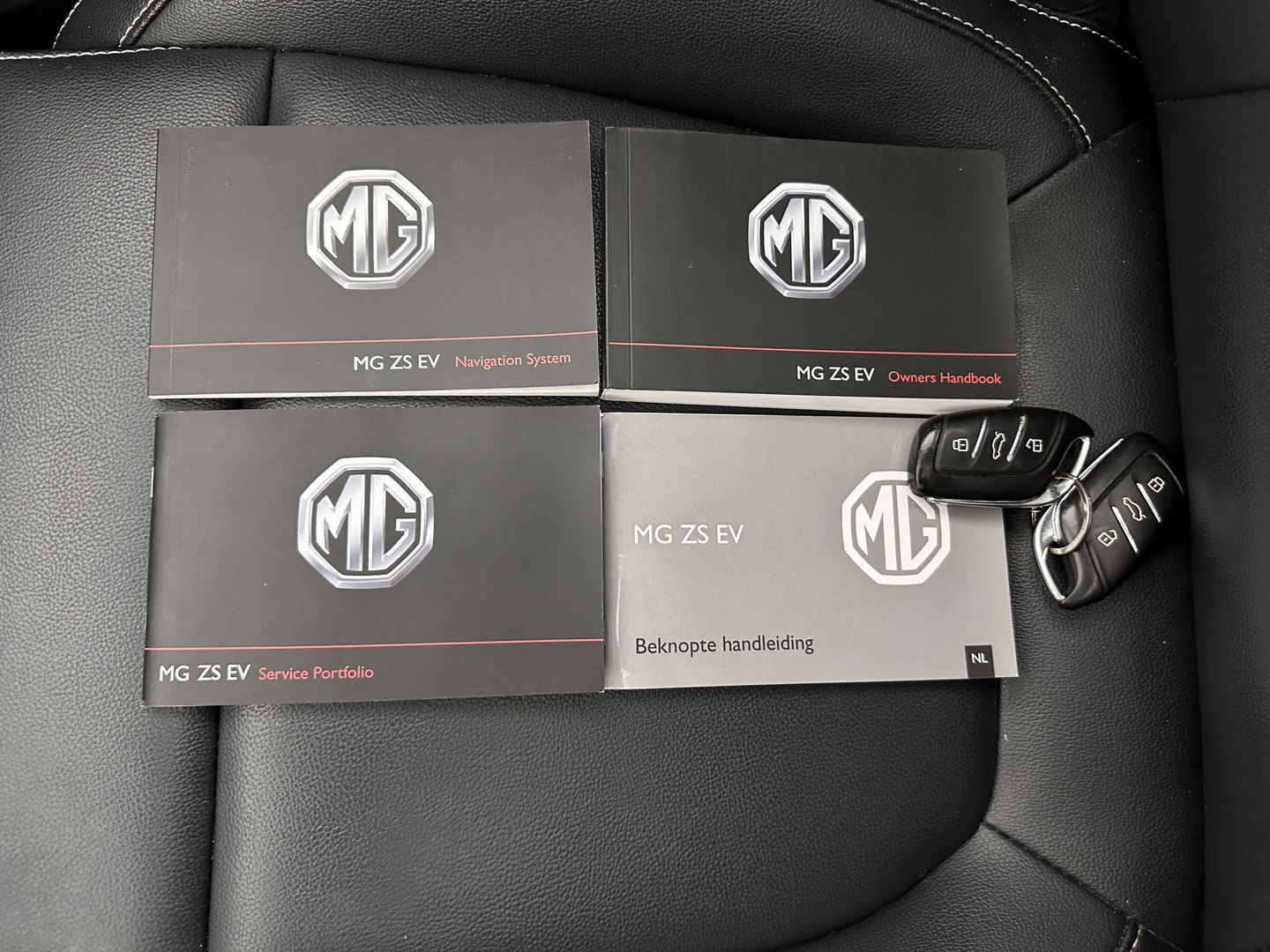 MG ZS EV Luxury 45 kWh {SOH-90%} (INCL-BTW) Aut. *PANO | LEATHER | CCS-FASTLOADER | KEYLESS | NAVI-FULLMAP | ADAPTIVE-CRUISE | CAMERA | HEATED-SPORTSEATS | CARPLAY | BLINDSPOT | DAB | LANE-ASSIST | 17''ALU*