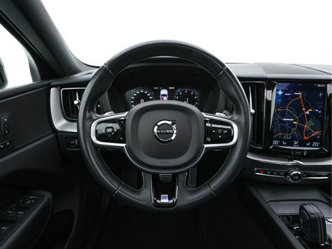 Volvo XC60 2.0 B5 Business Pro R-Design (INCL.BTW) Aut. *PANO | LUXURY-LEATHER | FULL-LEATHER | MEMORY-PACK | HEATED-SPORTSEATS | CAMERA | NAVI-FULLMAP | SHIFT-PADDLES | PRIVACY-GLASS | AIR-SUSPENSION | ECC | PDC | CRUISE | 19''ALU