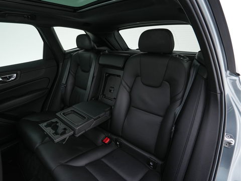 Volvo XC60 2.0 B5 Business Pro R-Design (INCL.BTW) Aut. *PANO | LUXURY-LEATHER | FULL-LEATHER | MEMORY-PACK | HEATED-SPORTSEATS | CAMERA | NAVI-FULLMAP | SHIFT-PADDLES | PRIVACY-GLASS | AIR-SUSPENSION | ECC | PDC | CRUISE | 19''ALU