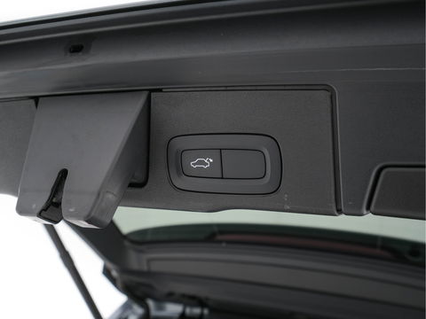 Volvo XC60 2.0 B5 Business Pro R-Design (INCL.BTW) Aut. *PANO | LUXURY-LEATHER | FULL-LEATHER | MEMORY-PACK | HEATED-SPORTSEATS | CAMERA | NAVI-FULLMAP | SHIFT-PADDLES | PRIVACY-GLASS | AIR-SUSPENSION | ECC | PDC | CRUISE | 19''ALU