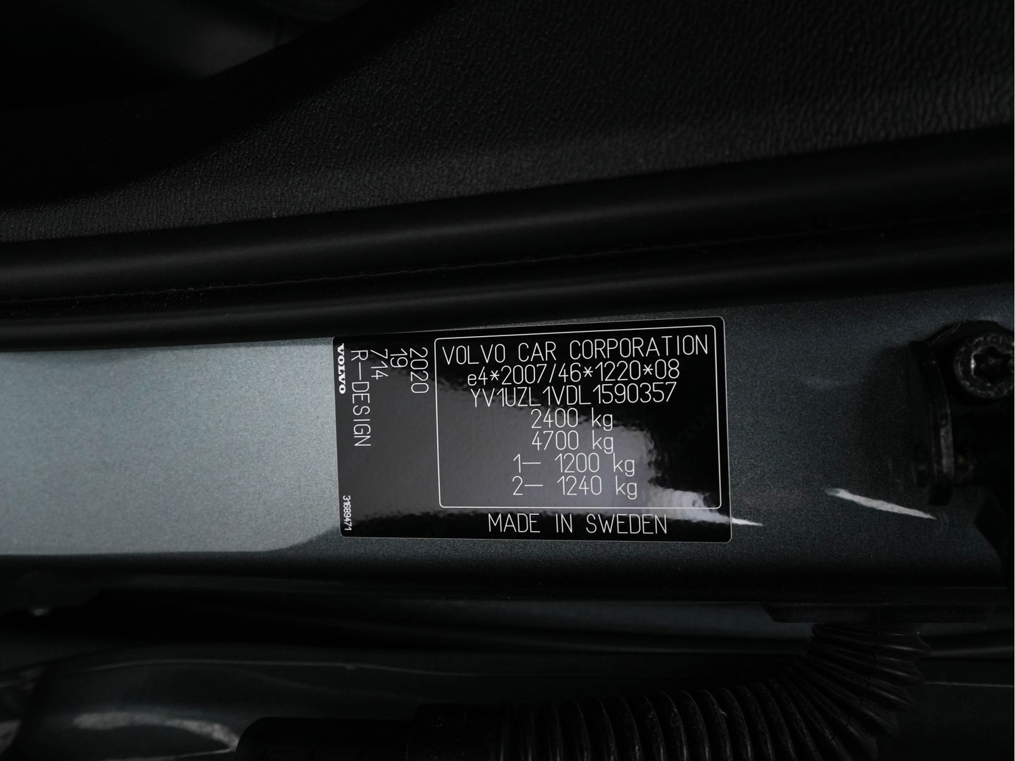 Volvo XC60 2.0 B5 Business Pro R-Design (INCL.BTW) Aut. *PANO | LUXURY-LEATHER | FULL-LEATHER | MEMORY-PACK | HEATED-SPORTSEATS | CAMERA | NAVI-FULLMAP | SHIFT-PADDLES | PRIVACY-GLASS | AIR-SUSPENSION | ECC | PDC | CRUISE | 19''ALU