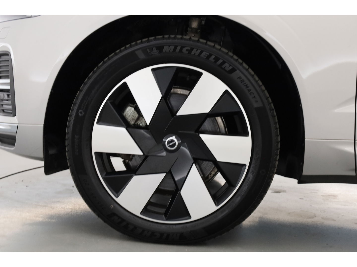 Volvo XC60 2.0 T6 Plug-in hybrid AWD Plus Bright | SOH 99.5 % | Long Range | Leer | ACC | Stoel + stuurverw. | 20 inch | camera |