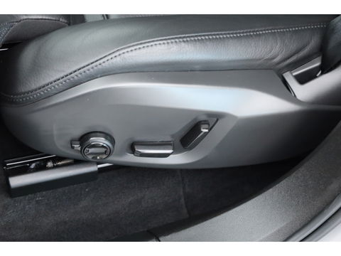 Volvo XC60 2.0 T6 Plug-in hybrid AWD Plus Bright | SOH 99.5 % | Long Range | Leer | ACC | Stoel + stuurverw. | 20 inch | camera |