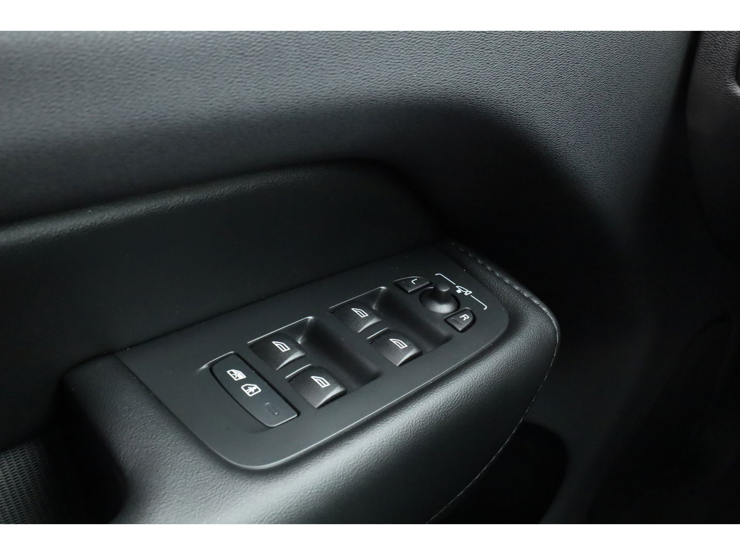 Volvo XC60 2.0 T6 Plug-in hybrid AWD Plus Bright | SOH 99.5 % | Long Range | Leer | ACC | Stoel + stuurverw. | 20 inch | camera |