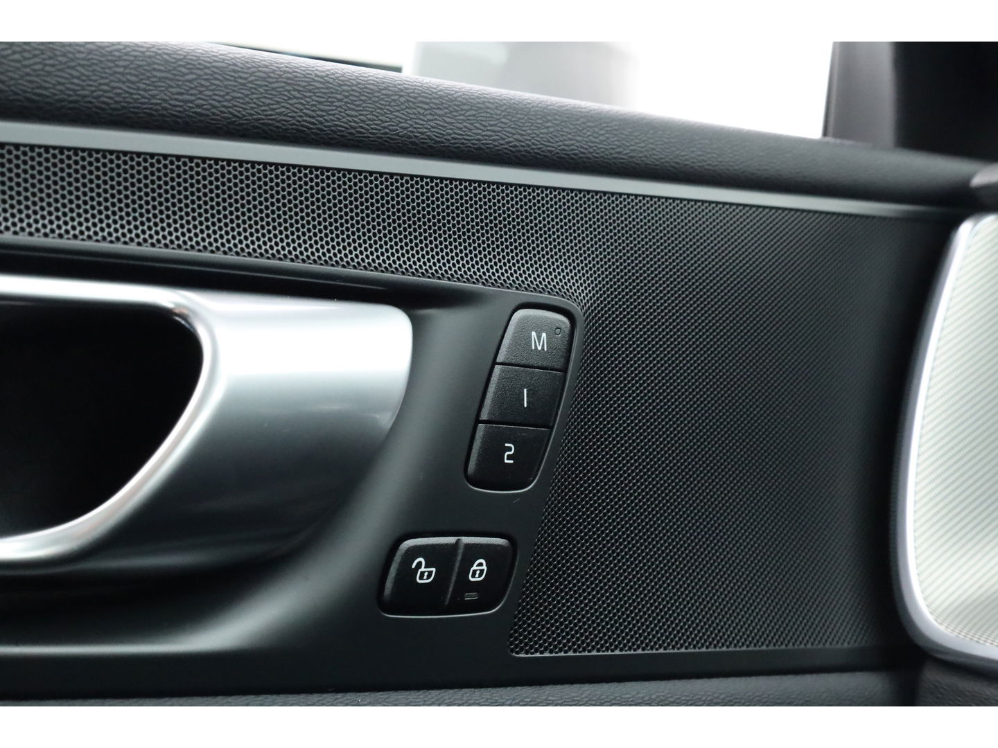 Volvo XC60 2.0 T6 Plug-in hybrid AWD Plus Bright | SOH 99.5 % | Long Range | Leer | ACC | Stoel + stuurverw. | 20 inch | camera |