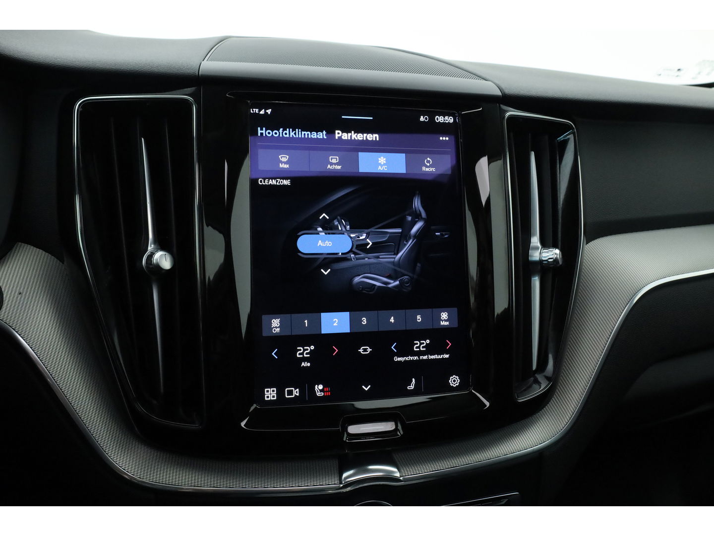 Volvo XC60 2.0 T6 Plug-in hybrid AWD Plus Bright | SOH 99.5 % | Long Range | Leer | ACC | Stoel + stuurverw. | 20 inch | camera |