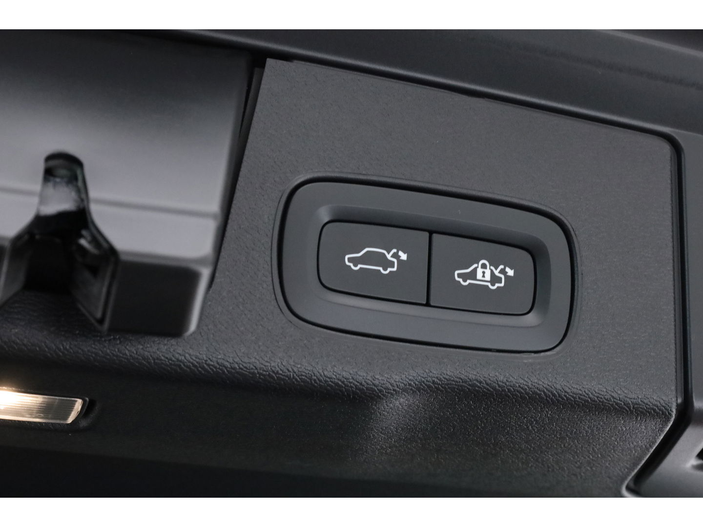 Volvo XC60 2.0 T6 Plug-in hybrid AWD Plus Bright | SOH 99.5 % | Long Range | Leer | ACC | Stoel + stuurverw. | 20 inch | camera |