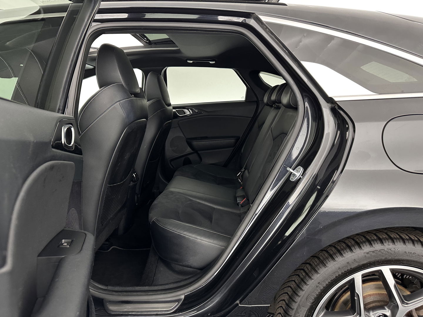 Kia ProCeed 1.0 T-GDI GT-Line (INCL-BTW) *PANO | LEATHER-ALCANTARA  | FULL-LED | SPORTSEATS | NAVI-FULLMAP | CAMERA | ECC | PRIVACYGLASS | LANE-ASSIST | DAB+ | CARPLAY | PDC | KEYLESS | CRUISE | TOWBAR | 17''ALU*