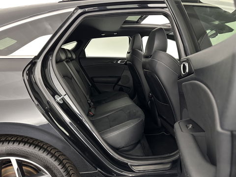 Kia ProCeed 1.0 T-GDI GT-Line (INCL-BTW) *PANO | LEATHER-ALCANTARA  | FULL-LED | SPORTSEATS | NAVI-FULLMAP | CAMERA | ECC | PRIVACYGLASS | LANE-ASSIST | DAB+ | CARPLAY | PDC | KEYLESS | CRUISE | TOWBAR | 17''ALU*