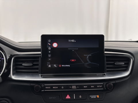 Kia ProCeed 1.0 T-GDI GT-Line (INCL-BTW) *PANO | LEATHER-ALCANTARA  | FULL-LED | SPORTSEATS | NAVI-FULLMAP | CAMERA | ECC | PRIVACYGLASS | LANE-ASSIST | DAB+ | CARPLAY | PDC | KEYLESS | CRUISE | TOWBAR | 17''ALU*