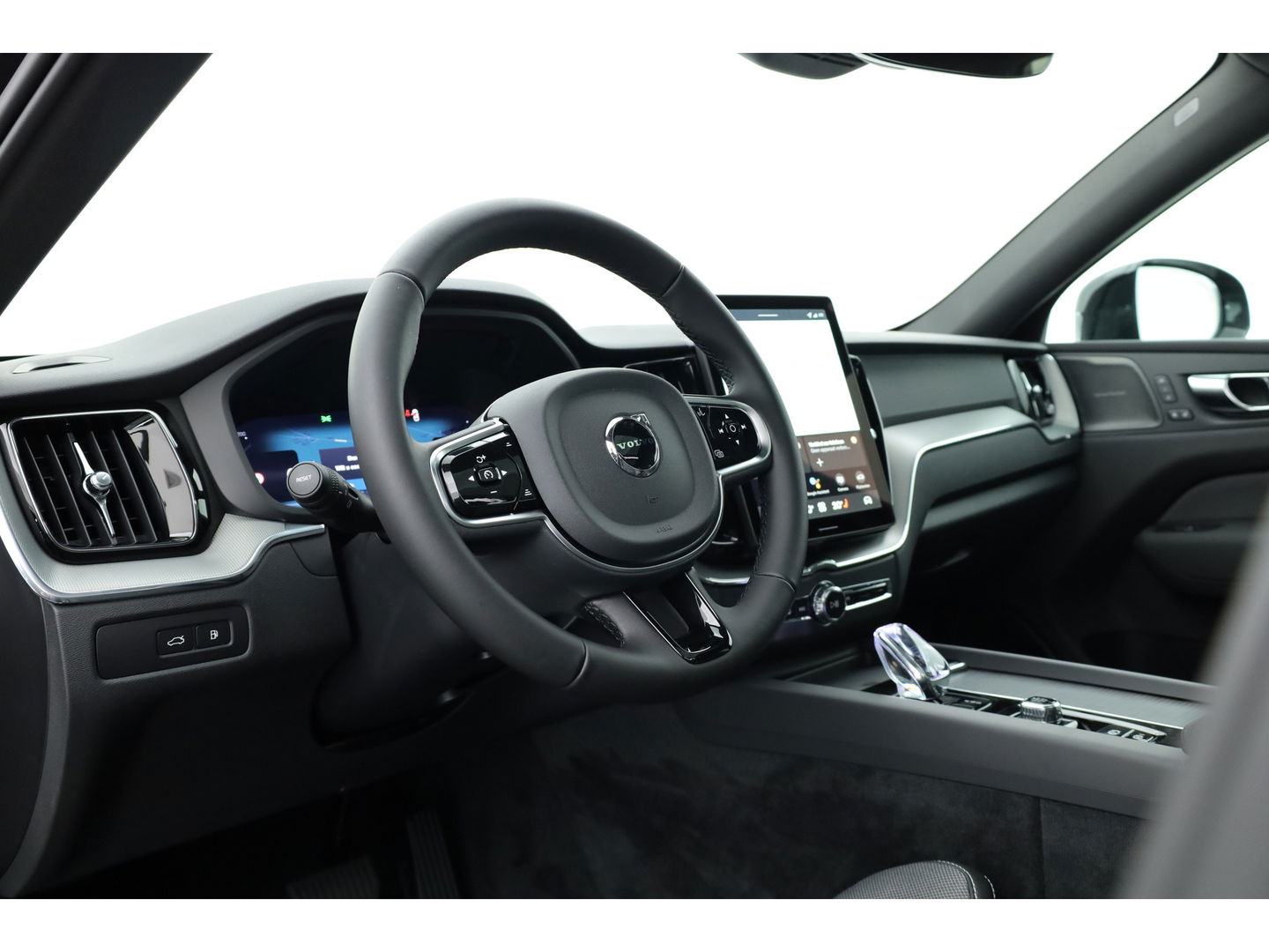 Volvo XC60 T6 Plug-in hybrid Plus Black Edition | Facelift | Pano | Harman Kardon | Memory Seats | 360cam | Blis | Pilot Assist | 21''