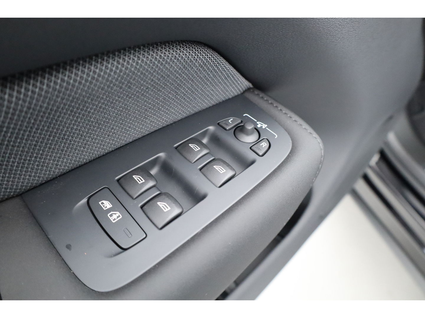 Volvo XC60 T6 Plug-in hybrid Plus Black Edition | Facelift | Pano | Harman Kardon | Memory Seats | 360cam | Blis | Pilot Assist | 21''