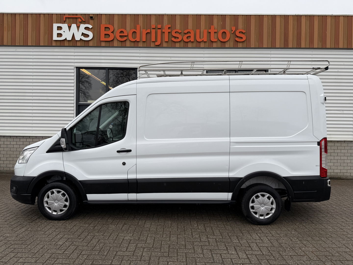 Ford Transit 310 2.0 TDCI L2H2 Trend / vaste prijs rijklaar € 18.950 ex btw / euro 6 / bpm vrij / lease vanaf € 319 / imperial + trap / airco / cruise / pdc voor en achter / trekhaak 2450 kg
