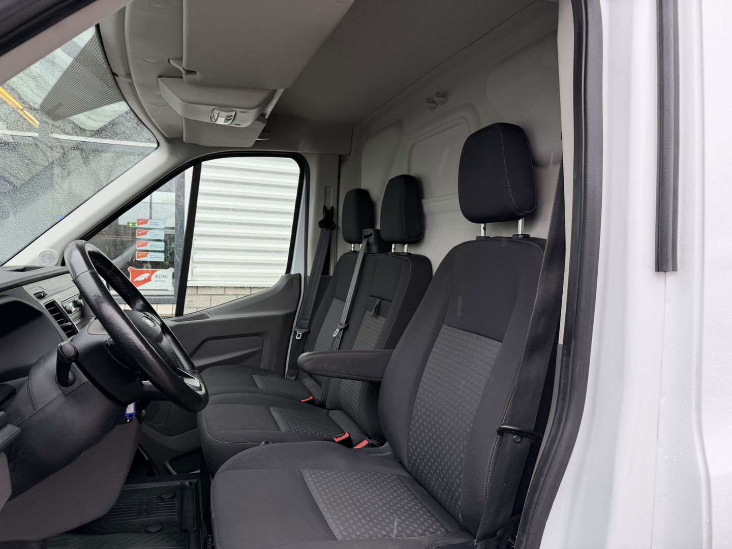 Ford Transit 310 2.0 TDCI L2H2 Trend / vaste prijs rijklaar € 18.950 ex btw / euro 6 / bpm vrij / lease vanaf € 319 / imperial + trap / airco / cruise / pdc voor en achter / trekhaak 2450 kg