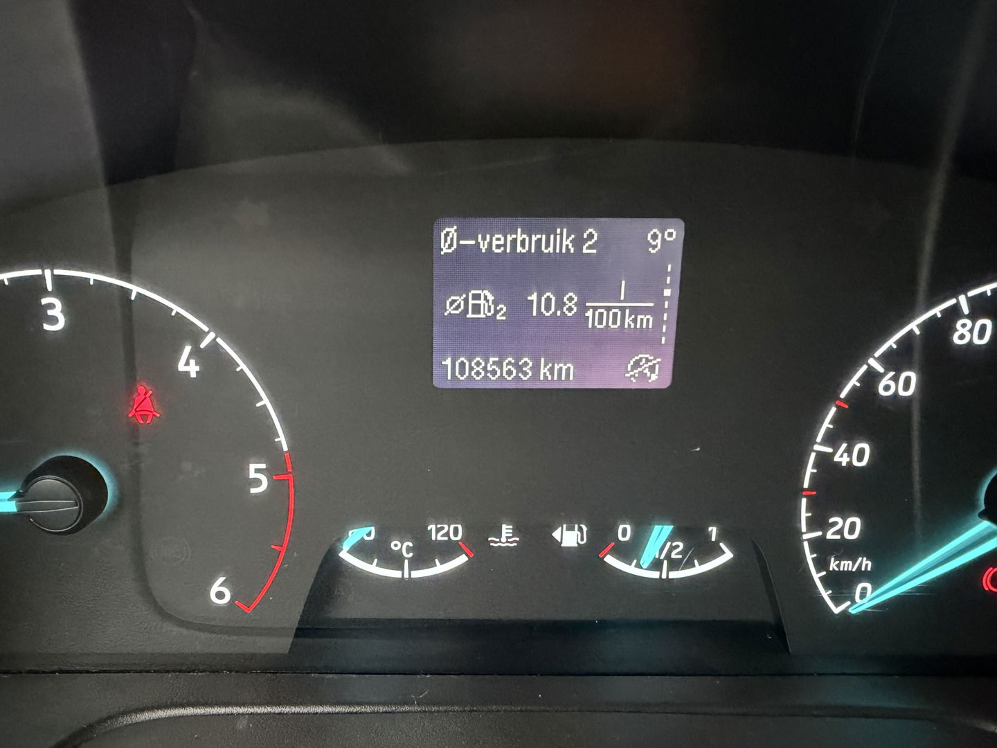 Ford Transit 310 2.0 TDCI L2H2 Trend / vaste prijs rijklaar € 18.950 ex btw / euro 6 / bpm vrij / lease vanaf € 319 / imperial + trap / airco / cruise / pdc voor en achter / trekhaak 2450 kg