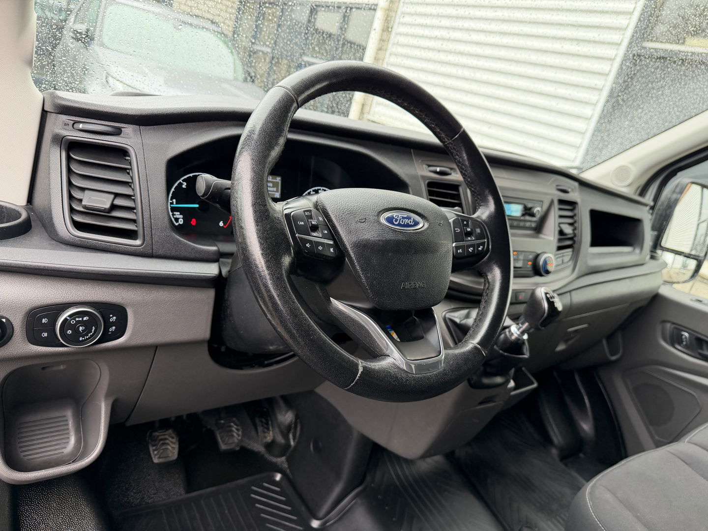 Ford Transit 310 2.0 TDCI L2H2 Trend / vaste prijs rijklaar € 18.950 ex btw / euro 6 / bpm vrij / lease vanaf € 319 / imperial + trap / airco / cruise / pdc voor en achter / trekhaak 2450 kg