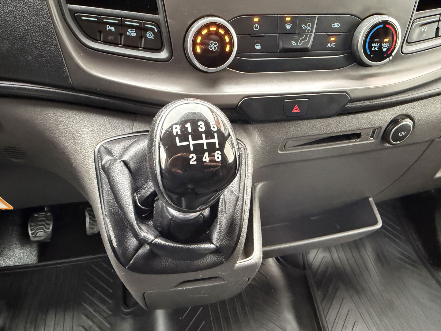 Ford Transit 310 2.0 TDCI L2H2 Trend / vaste prijs rijklaar € 18.950 ex btw / euro 6 / bpm vrij / lease vanaf € 319 / imperial + trap / airco / cruise / pdc voor en achter / trekhaak 2450 kg