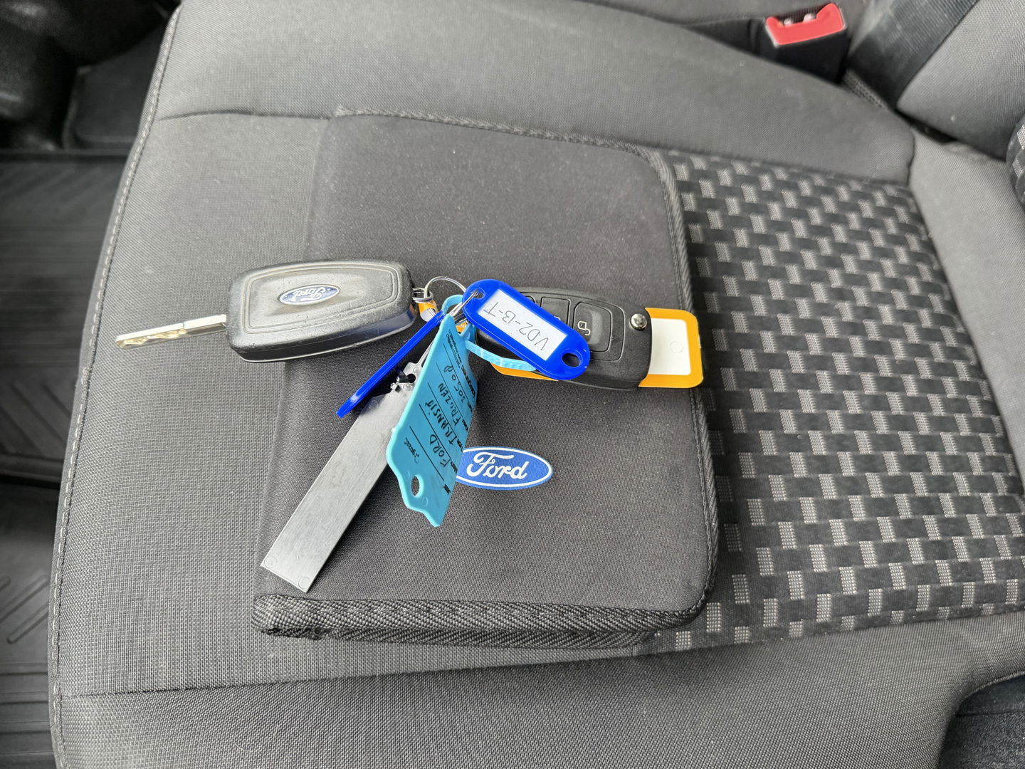 Ford Transit 310 2.0 TDCI L2H2 Trend / vaste prijs rijklaar € 18.950 ex btw / euro 6 / bpm vrij / lease vanaf € 319 / imperial + trap / airco / cruise / pdc voor en achter / trekhaak 2450 kg