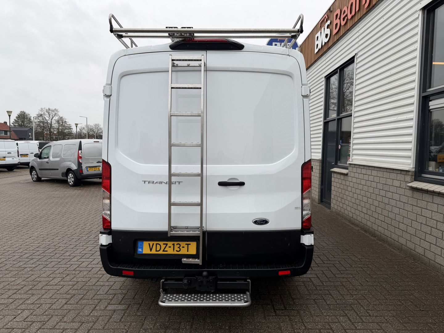 Ford Transit 310 2.0 TDCI L2H2 Trend / vaste prijs rijklaar € 18.950 ex btw / euro 6 / bpm vrij / lease vanaf € 319 / imperial + trap / airco / cruise / pdc voor en achter / trekhaak 2450 kg