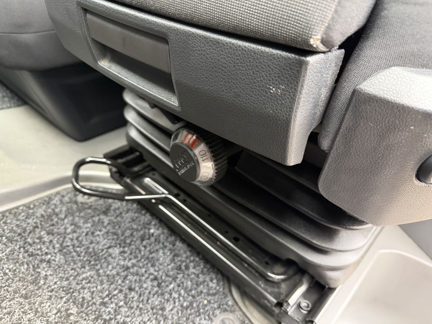 Volkswagen Crafter 35 2.0 TDI L3H2 Comfortline ( voorheen L2H1 ) / vaste prijs rijklaar € 17.950 ex btw / euro 6 / bpm vrij / lease vanaf € 302 / zilver metallic / airco / cruise / navigatie !