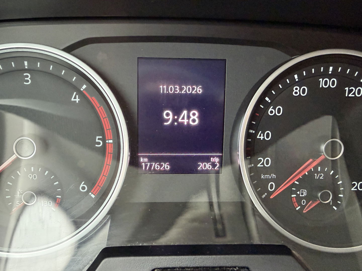 Volkswagen Crafter 35 2.0 TDI L3H2 Comfortline ( voorheen L2H1 ) / vaste prijs rijklaar € 17.950 ex btw / euro 6 / bpm vrij / lease vanaf € 302 / zilver metallic / airco / cruise / navigatie !