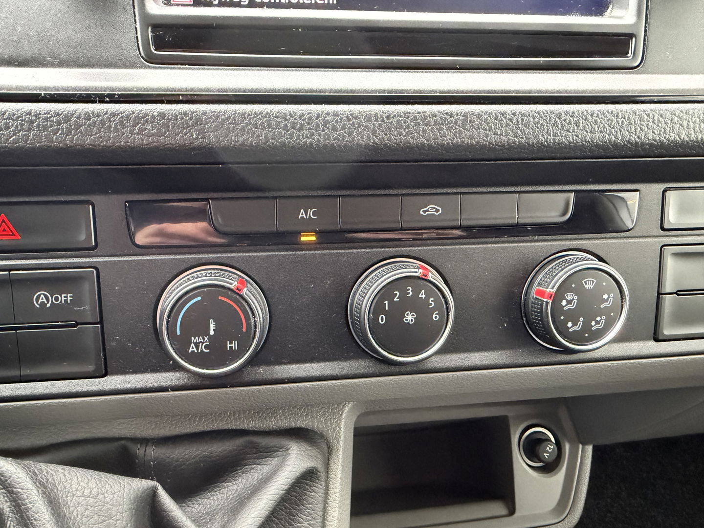 Volkswagen Crafter 35 2.0 TDI L3H2 Comfortline ( voorheen L2H1 ) / vaste prijs rijklaar € 17.950 ex btw / euro 6 / bpm vrij / lease vanaf € 302 / zilver metallic / airco / cruise / navigatie !