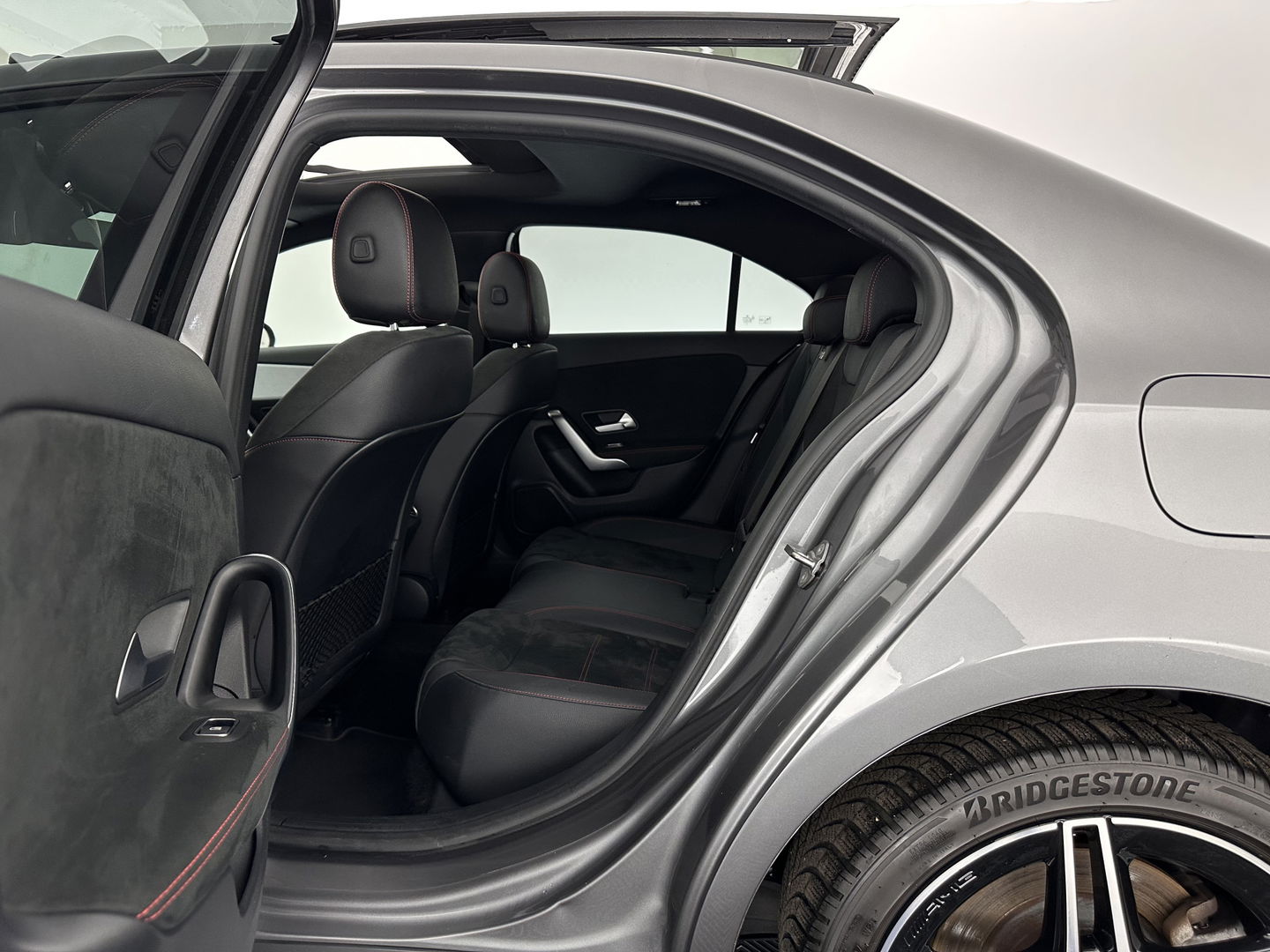 Mercedes-Benz A-Klasse 250 e AMG Limited Business Solution (Plug-in) (INCL-BTW) *PANO | LEATHER-MICROFIBRE | FULL-LED | AMBIENTLIGHT | HEATED-SPORTSEATS | WIDESCREEN-DIGICOCKPIT | DAB+ | NAVI-FULLMAP | CAMERA | PRIVACYGLASS | LANE-ASSIST | DYNAMIC-SELECT | 18'