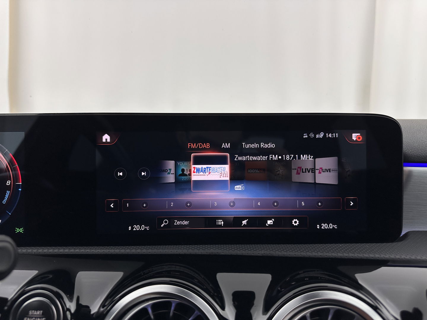 Mercedes-Benz A-Klasse 250 e AMG Limited Business Solution (Plug-in) (INCL-BTW) *PANO | LEATHER-MICROFIBRE | FULL-LED | AMBIENTLIGHT | HEATED-SPORTSEATS | WIDESCREEN-DIGICOCKPIT | DAB+ | NAVI-FULLMAP | CAMERA | PRIVACYGLASS | LANE-ASSIST | DYNAMIC-SELECT | 18'