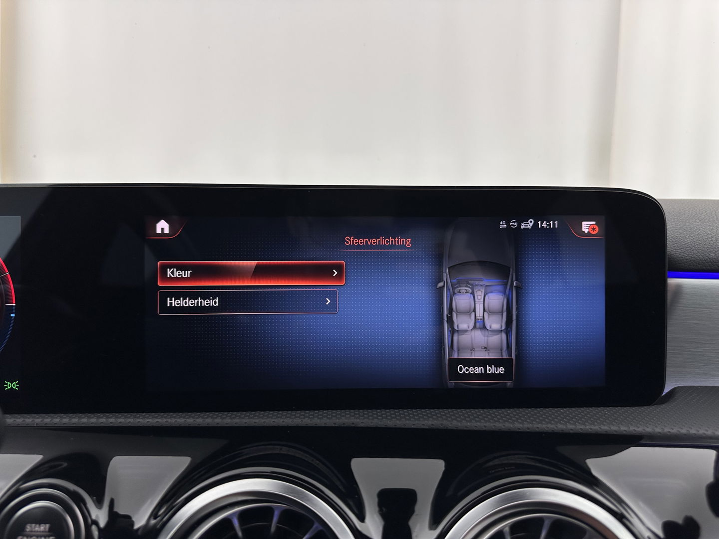 Mercedes-Benz A-Klasse 250 e AMG Limited Business Solution (Plug-in) (INCL-BTW) *PANO | LEATHER-MICROFIBRE | FULL-LED | AMBIENTLIGHT | HEATED-SPORTSEATS | WIDESCREEN-DIGICOCKPIT | DAB+ | NAVI-FULLMAP | CAMERA | PRIVACYGLASS | LANE-ASSIST | DYNAMIC-SELECT | 18'