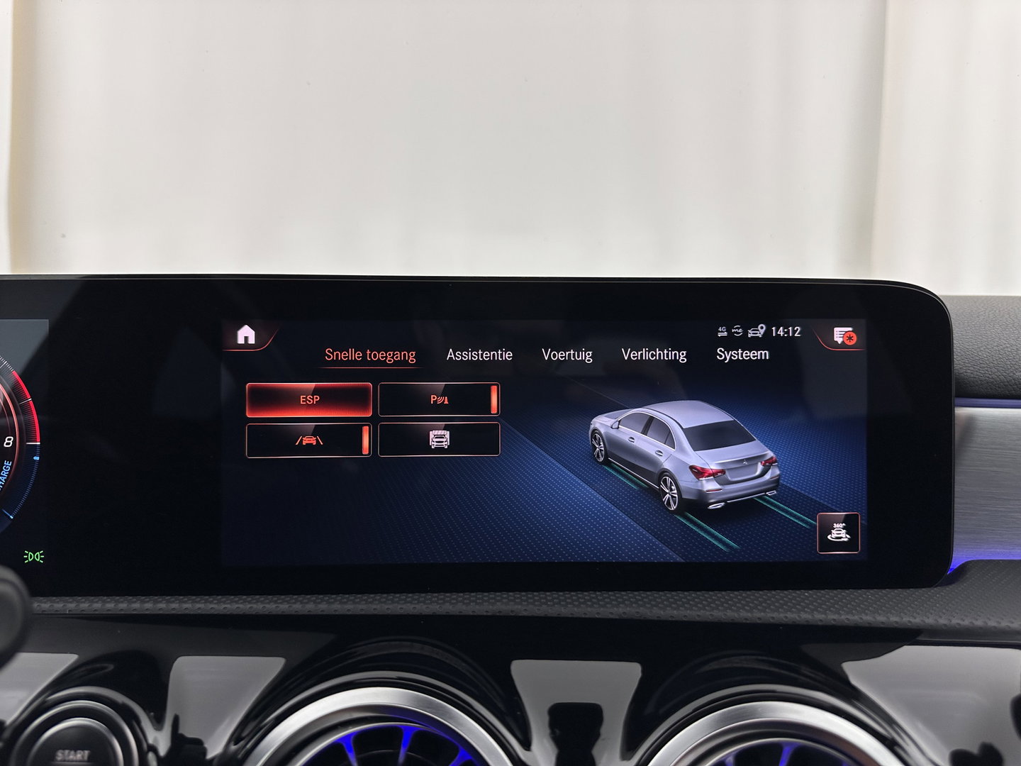 Mercedes-Benz A-Klasse 250 e AMG Limited Business Solution (Plug-in) (INCL-BTW) *PANO | LEATHER-MICROFIBRE | FULL-LED | AMBIENTLIGHT | HEATED-SPORTSEATS | WIDESCREEN-DIGICOCKPIT | DAB+ | NAVI-FULLMAP | CAMERA | PRIVACYGLASS | LANE-ASSIST | DYNAMIC-SELECT | 18'