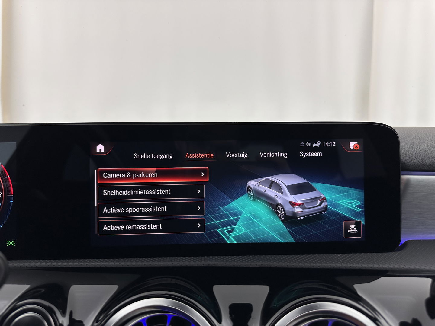 Mercedes-Benz A-Klasse 250 e AMG Limited Business Solution (Plug-in) (INCL-BTW) *PANO | LEATHER-MICROFIBRE | FULL-LED | AMBIENTLIGHT | HEATED-SPORTSEATS | WIDESCREEN-DIGICOCKPIT | DAB+ | NAVI-FULLMAP | CAMERA | PRIVACYGLASS | LANE-ASSIST | DYNAMIC-SELECT | 18'