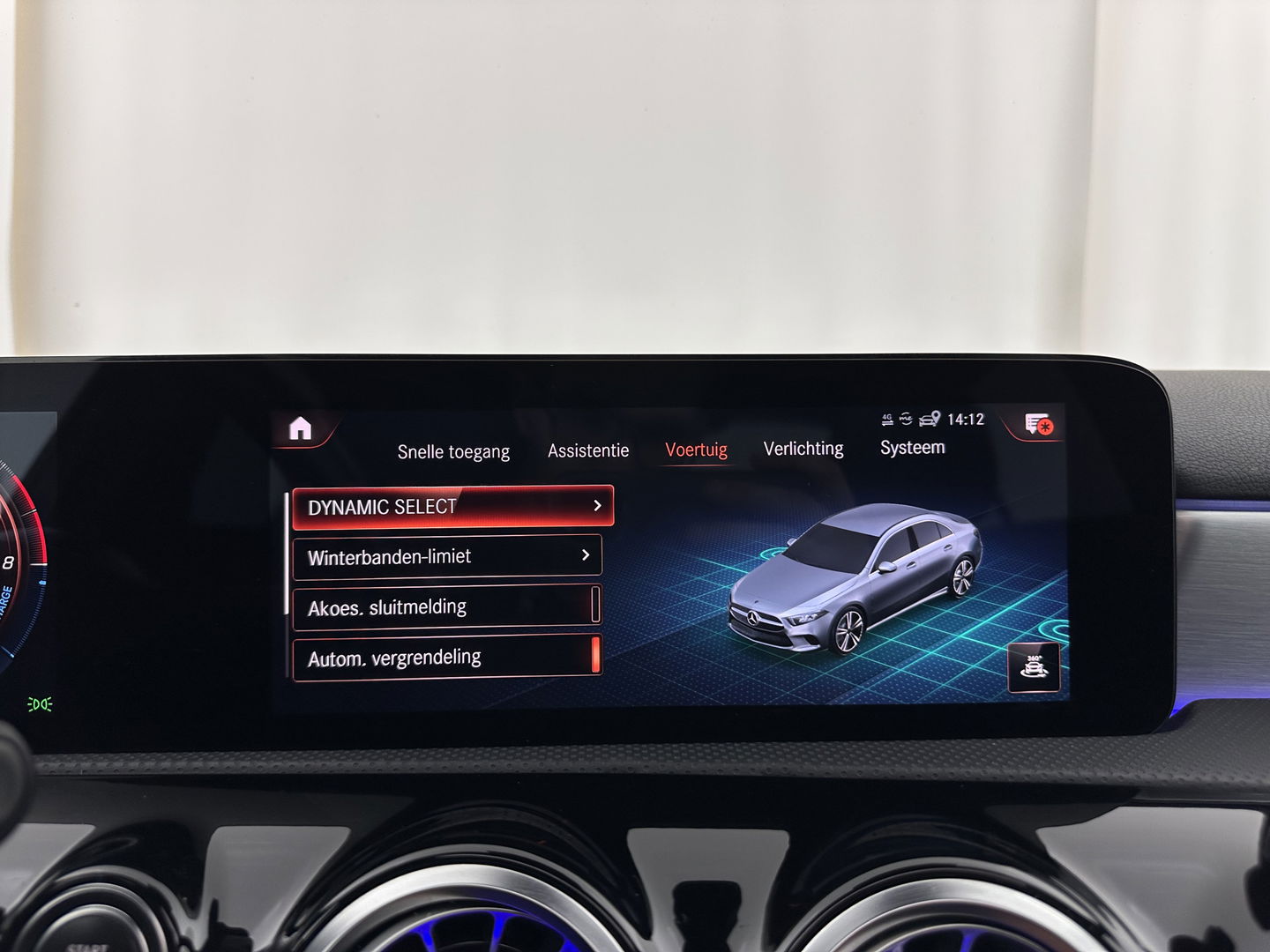 Mercedes-Benz A-Klasse 250 e AMG Limited Business Solution (Plug-in) (INCL-BTW) *PANO | LEATHER-MICROFIBRE | FULL-LED | AMBIENTLIGHT | HEATED-SPORTSEATS | WIDESCREEN-DIGICOCKPIT | DAB+ | NAVI-FULLMAP | CAMERA | PRIVACYGLASS | LANE-ASSIST | DYNAMIC-SELECT | 18'