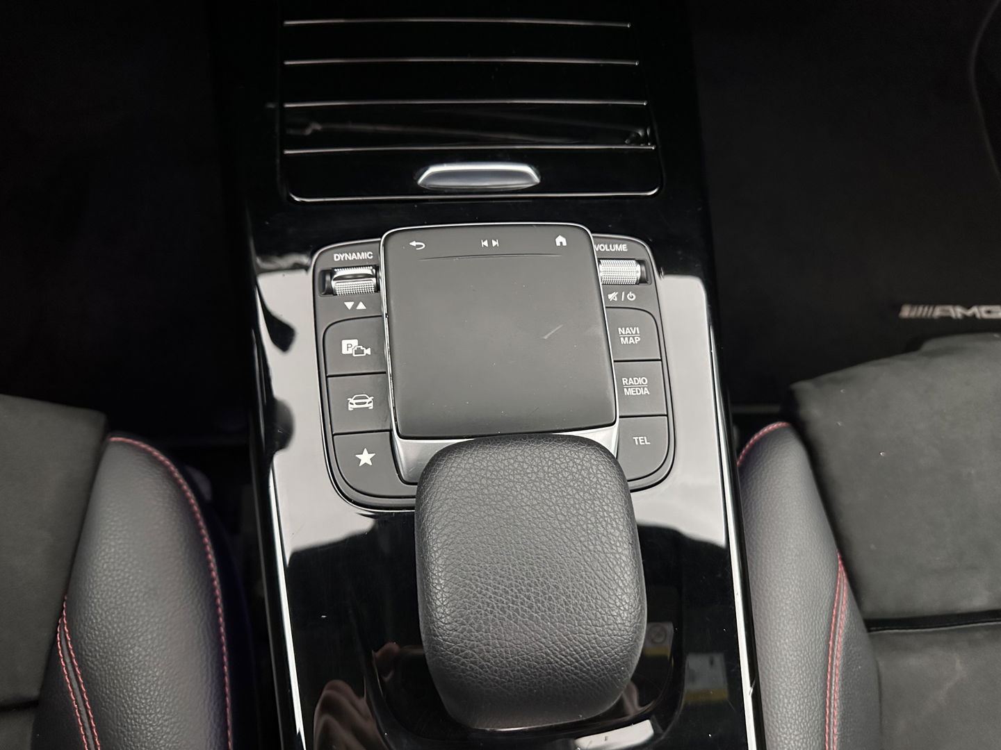 Mercedes-Benz A-Klasse 250 e AMG Limited Business Solution (Plug-in) (INCL-BTW) *PANO | LEATHER-MICROFIBRE | FULL-LED | AMBIENTLIGHT | HEATED-SPORTSEATS | WIDESCREEN-DIGICOCKPIT | DAB+ | NAVI-FULLMAP | CAMERA | PRIVACYGLASS | LANE-ASSIST | DYNAMIC-SELECT | 18'