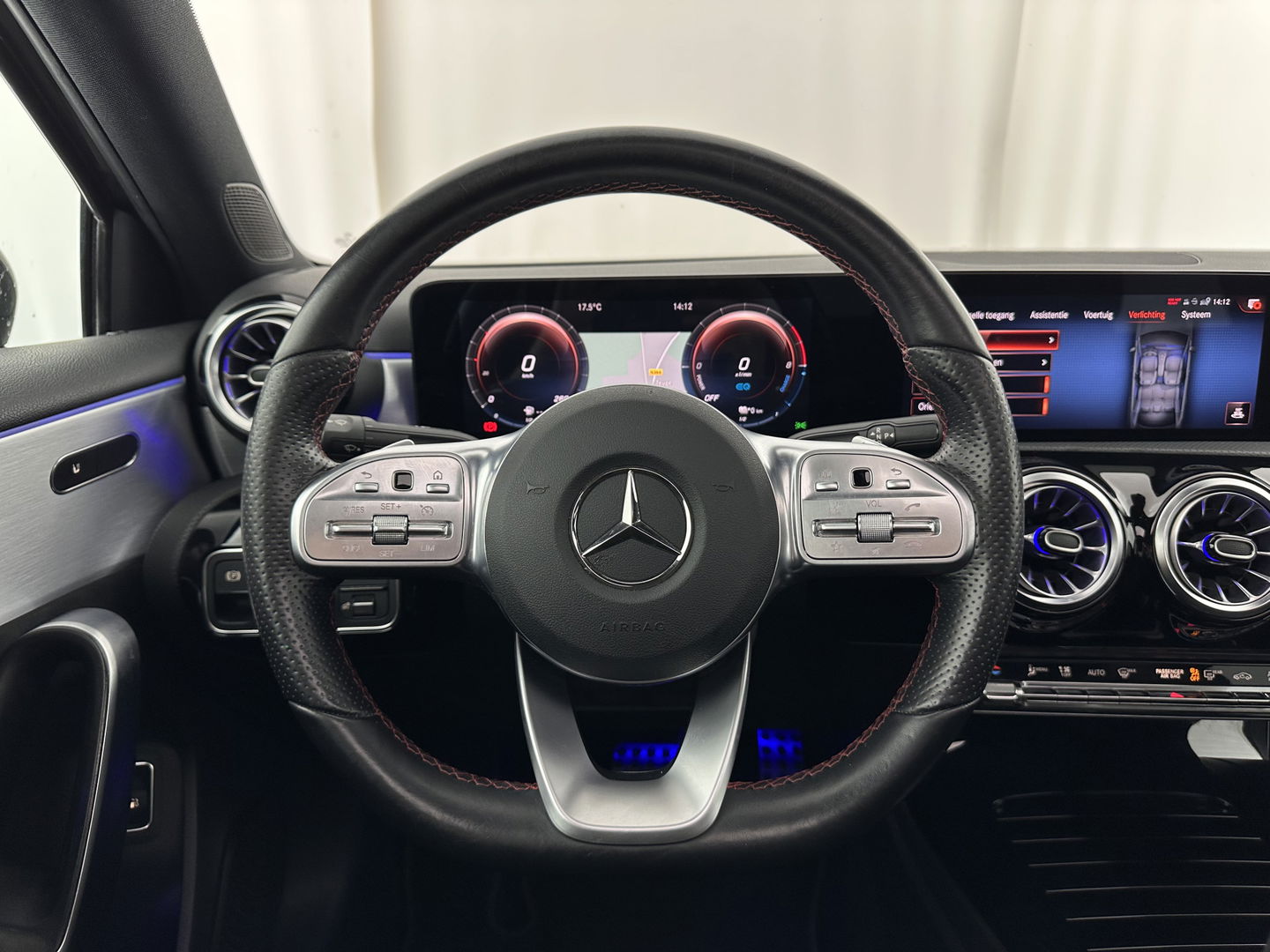 Mercedes-Benz A-Klasse 250 e AMG Limited Business Solution (Plug-in) (INCL-BTW) *PANO | LEATHER-MICROFIBRE | FULL-LED | AMBIENTLIGHT | HEATED-SPORTSEATS | WIDESCREEN-DIGICOCKPIT | DAB+ | NAVI-FULLMAP | CAMERA | PRIVACYGLASS | LANE-ASSIST | DYNAMIC-SELECT | 18'