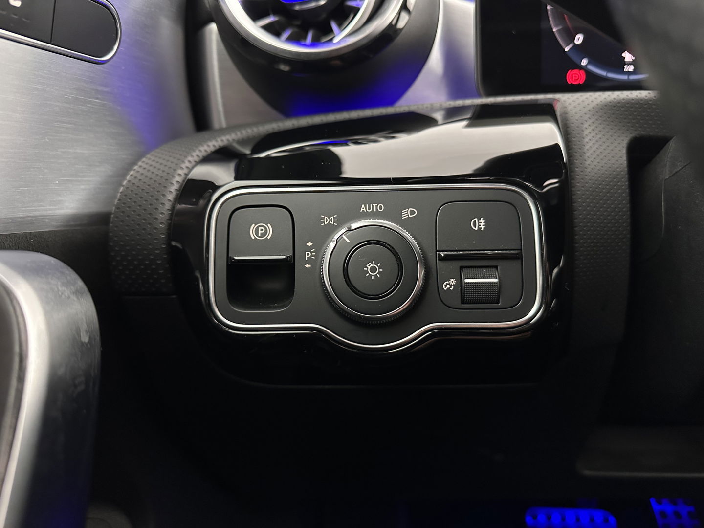 Mercedes-Benz A-Klasse 250 e AMG Limited Business Solution (Plug-in) (INCL-BTW) *PANO | LEATHER-MICROFIBRE | FULL-LED | AMBIENTLIGHT | HEATED-SPORTSEATS | WIDESCREEN-DIGICOCKPIT | DAB+ | NAVI-FULLMAP | CAMERA | PRIVACYGLASS | LANE-ASSIST | DYNAMIC-SELECT | 18'