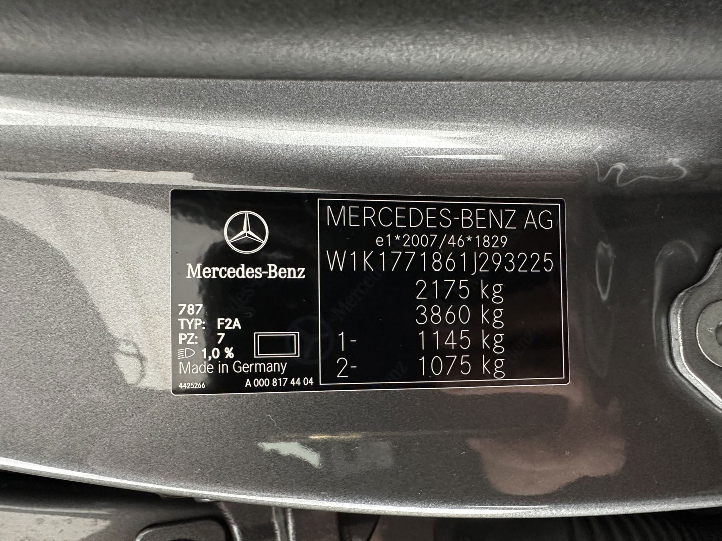 Mercedes-Benz A-Klasse 250 e AMG Limited Business Solution (Plug-in) (INCL-BTW) *PANO | LEATHER-MICROFIBRE | FULL-LED | AMBIENTLIGHT | HEATED-SPORTSEATS | WIDESCREEN-DIGICOCKPIT | DAB+ | NAVI-FULLMAP | CAMERA | PRIVACYGLASS | LANE-ASSIST | DYNAMIC-SELECT | 18'