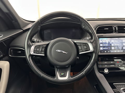 Jaguar F-Pace 3.0 S AWD R-Dynamic Aut *PANO | LEATHER | BLINDSPOT | FULL-LED | MERIDIAN-AUDIO | HEATED-SPORTSEATS | NAVI-FULLMAP | KEYLESS | CAMERA | CARPLAY | SHIFTPADDLES | PDC | LANE-ASSIST | MEMORY-PACK | DIGI-COCKPIT | .