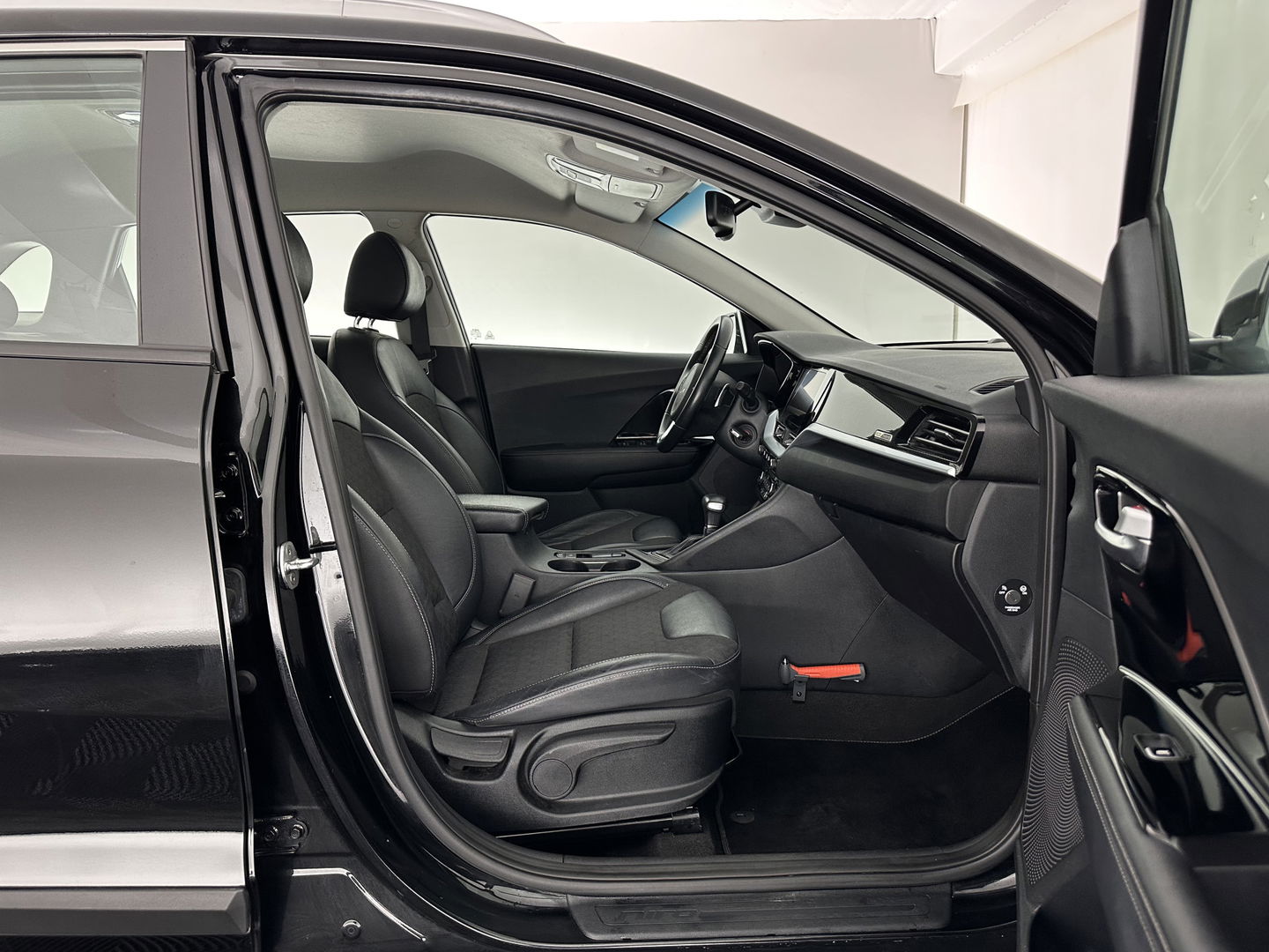 Kia Niro 1.6 GDi Hybrid Dynamic Line (INCL-BTW) Aut* LEATHER-FABRIC | NAVI-FULLMAP | CAMERA | DAB+ | KEYLESS | ECC | DIGI-COCKPIT | ADAPTIVE-CRUISE | HIFTPADDLES | LANE-ASSIST | PDC | 16''ALU*