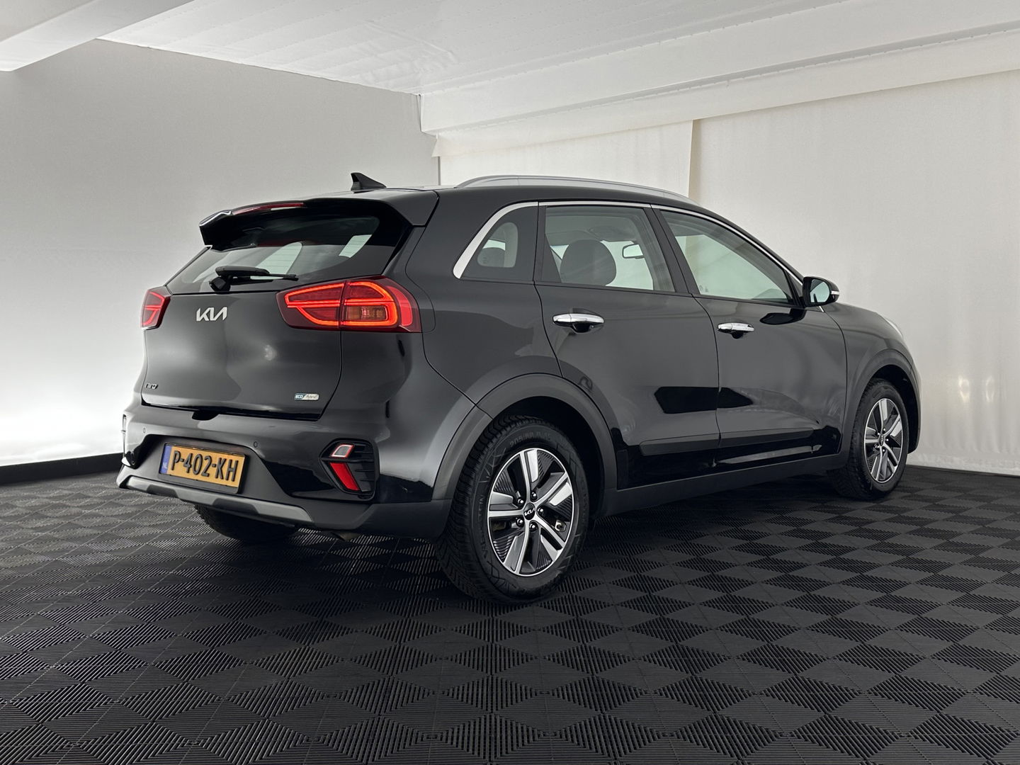 Kia Niro 1.6 GDi Hybrid Dynamic Line (INCL-BTW) Aut* LEATHER-FABRIC | NAVI-FULLMAP | CAMERA | DAB+ | KEYLESS | ECC | DIGI-COCKPIT | ADAPTIVE-CRUISE | HIFTPADDLES | LANE-ASSIST | PDC | 16''ALU*