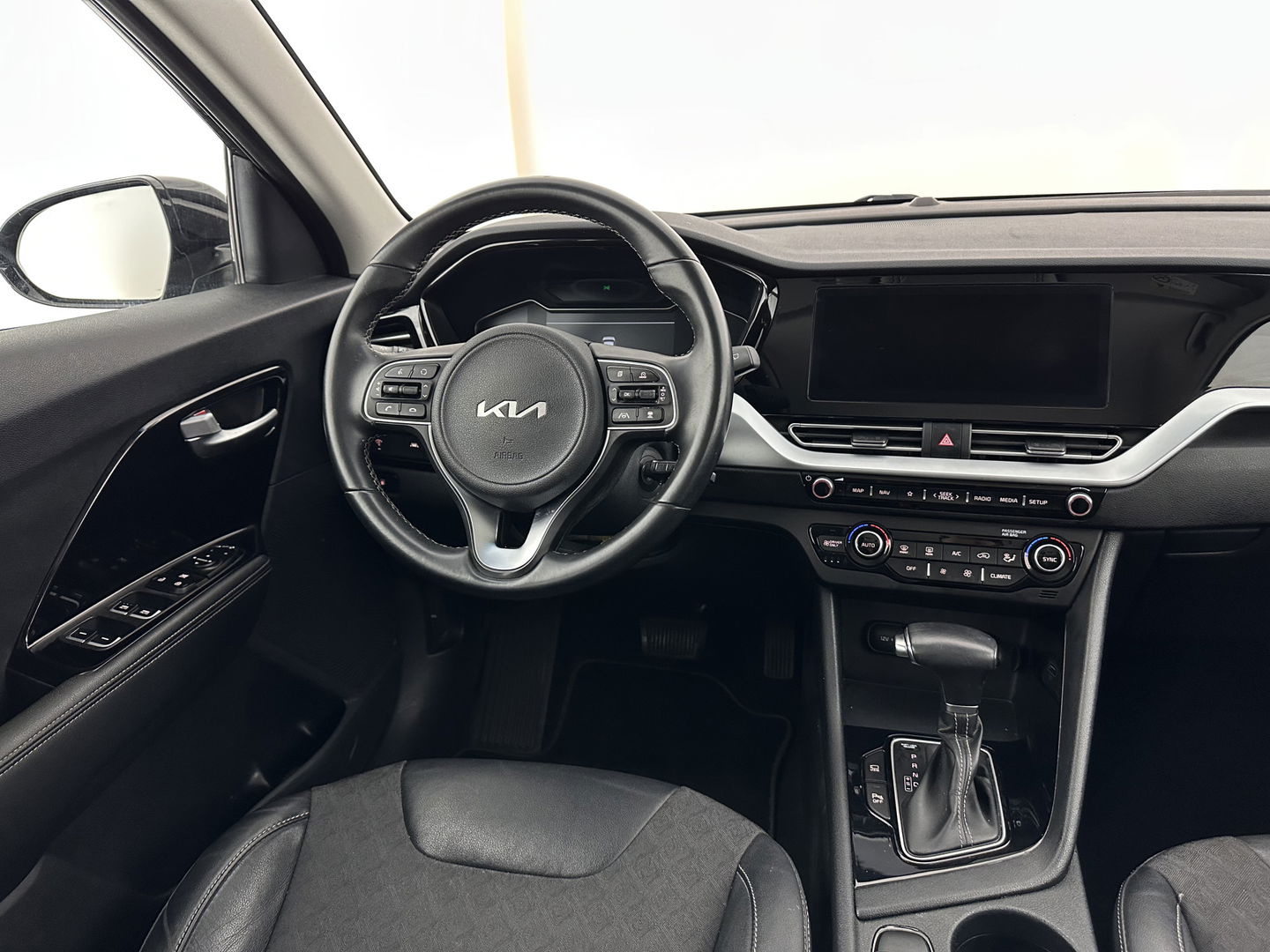 Kia Niro 1.6 GDi Hybrid Dynamic Line (INCL-BTW) Aut* LEATHER-FABRIC | NAVI-FULLMAP | CAMERA | DAB+ | KEYLESS | ECC | DIGI-COCKPIT | ADAPTIVE-CRUISE | HIFTPADDLES | LANE-ASSIST | PDC | 16''ALU*