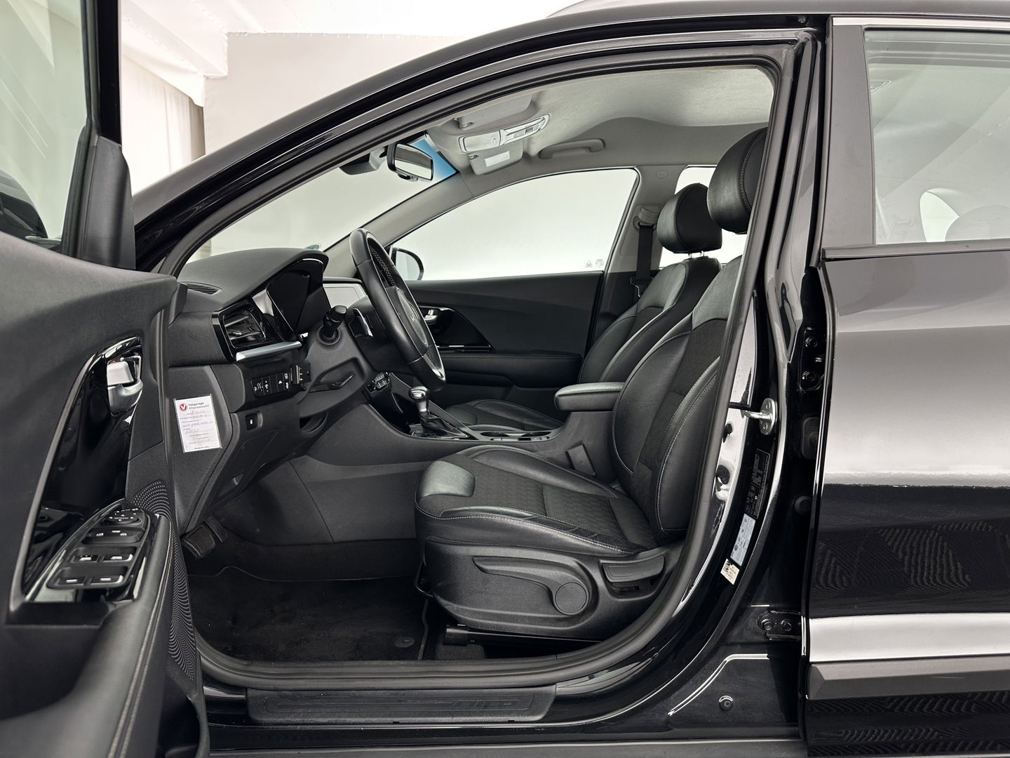 Kia Niro 1.6 GDi Hybrid Dynamic Line (INCL-BTW) Aut* LEATHER-FABRIC | NAVI-FULLMAP | CAMERA | DAB+ | KEYLESS | ECC | DIGI-COCKPIT | ADAPTIVE-CRUISE | HIFTPADDLES | LANE-ASSIST | PDC | 16''ALU*