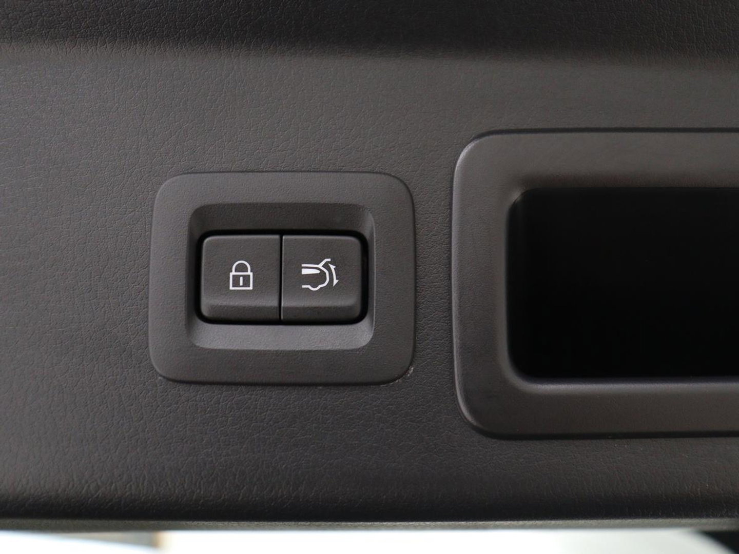 Mazda CX-30 2.0 e-SkyActiv-X M Hybrid Luxury | Leder | Stoelverwarming | Head-Up | Adaptive cruise | Camera | BOSE Sound | Carplay | Navigatie | Keyless | Full LED | Memory | Parkeerhulp