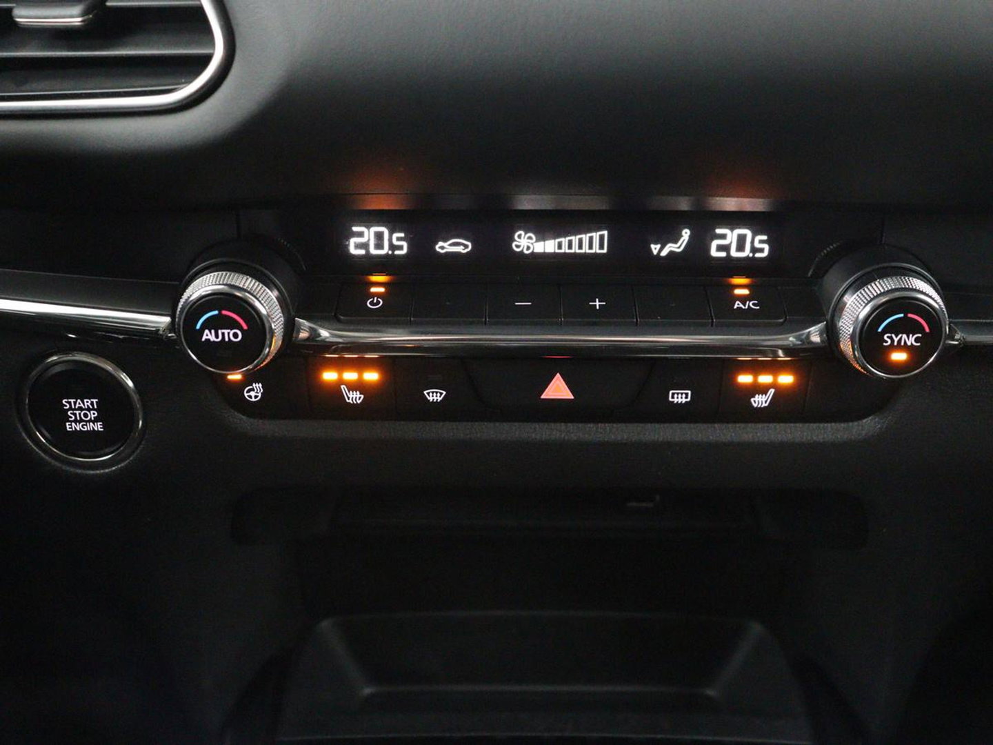 Mazda CX-30 2.0 e-SkyActiv-X M Hybrid Luxury | Leder | Stoelverwarming | Head-Up | Adaptive cruise | Camera | BOSE Sound | Carplay | Navigatie | Keyless | Full LED | Memory | Parkeerhulp